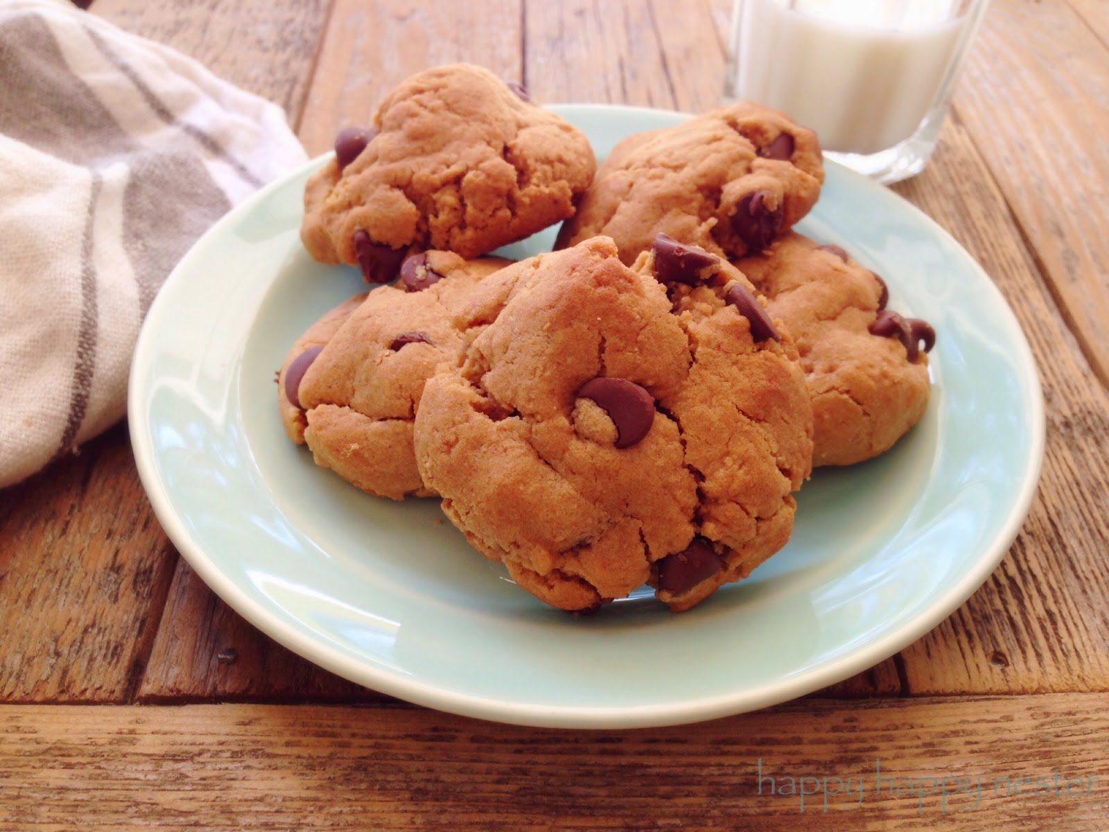 The Best Gluten Free Peanut Butter Chocolate Chip Recipe! Here are 10 Comfort Food Cookies that are family favorites. There is such a wide variety of cookies that I'm sure you'll enjoy some of them. If you like chocolate chip, peanut butter, molasses, almond and biscotti than you'll love this collection. #cookies #bestcookies #baking #recipes #cookierecipes #chocolatechip