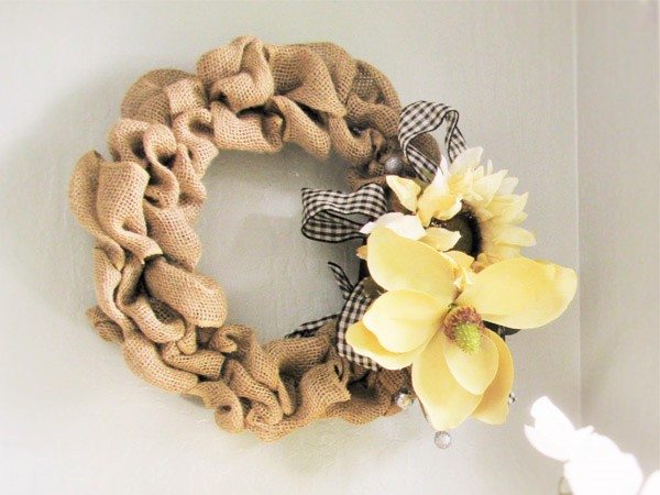 burlap wreath decor