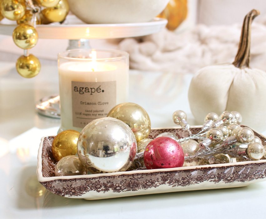styling-a-coffee-table-ornaments-in-tray-sm-ver