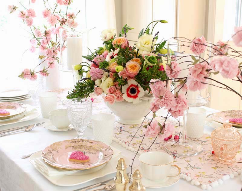 A Pink Valentine's Day Table Decor & Ideas - The Pink Dream