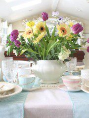 Spring Table: 14 Ideas to Style Your Home for Spring