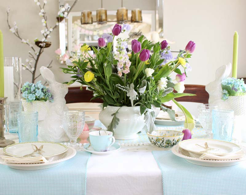 Floral arrangement with spring tulips