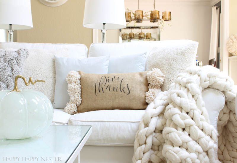 Chunky Knit Throws make the perfect gift to buy for any friend or family member. They are affordable and make such a unique and beautiful gift.