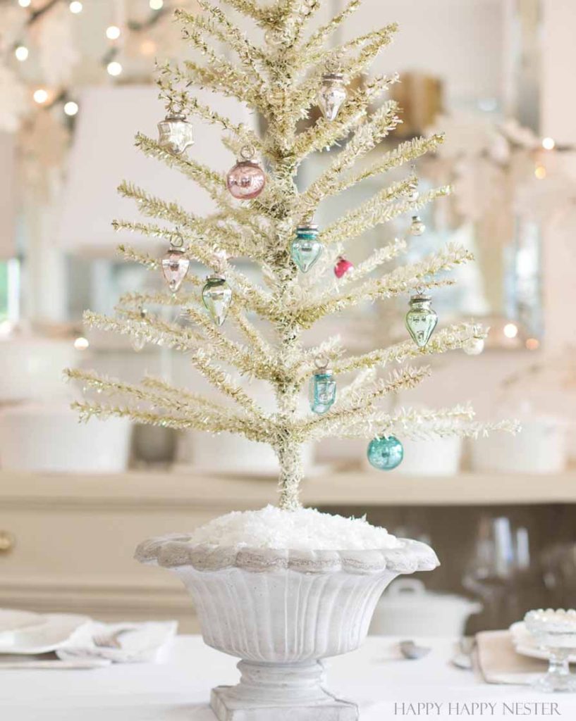 This is an easy way to make a Feather Tree. You take a tinsel tree and give it a good haircut. Then you add a bit of chalk paint to make it vintage like.