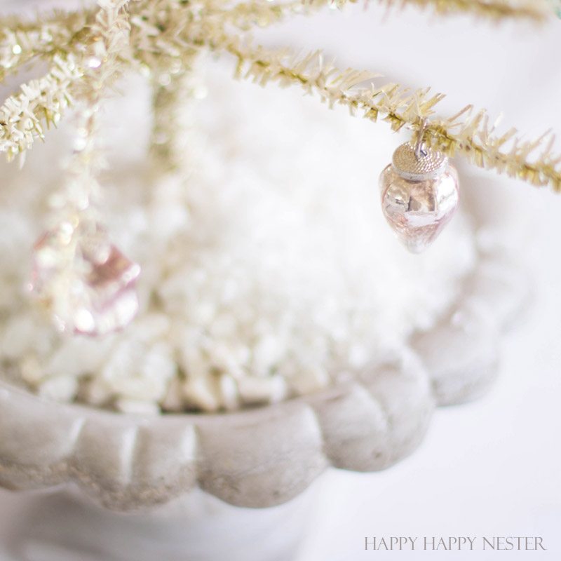 This is an easy way to make a Feather Tree. You take a tinsel tree and give it a good haircut. Then you add a bit of chalk paint to make it vintage like.