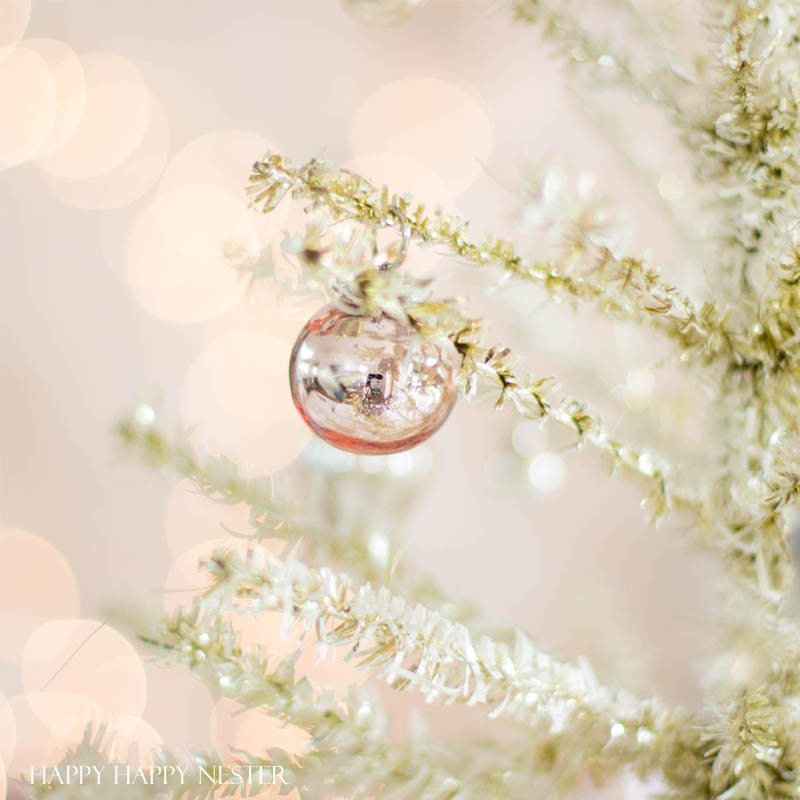 This is an easy way to make a Feather Tree. You take a tinsel tree and give it a good haircut. Then you add a bit of chalk paint to make it vintage like.