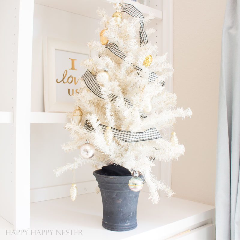 Winter Wonderland Christmas Tree + Easy Boa Tutorial - The Crafting Nook