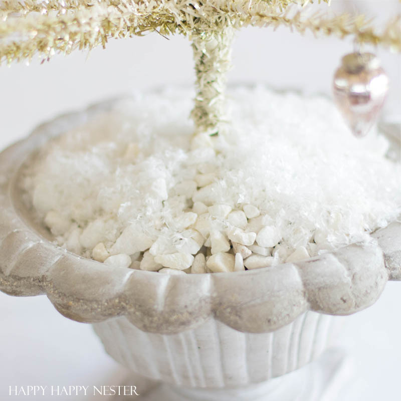 This is an easy way to make a Feather Tree. You take a tinsel tree and give it a good haircut. Then you add a bit of chalk paint to make it vintage like.