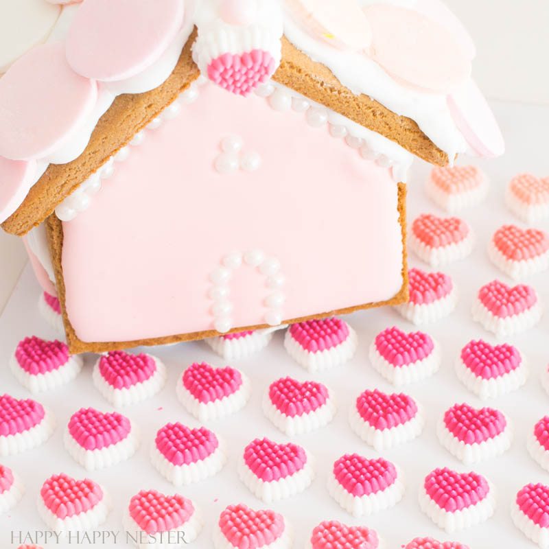 Need some gingerbread house ideas? This fun Valentine's Day Craft is so adorable. Make one or a few to create a village with this mini-gingerbread house kit. | Gingerbread House Kits | Perfect Icing | Gingerbread Tutorial | How to put together a gingerbread house | Gingerbread house themes | crafts | diy