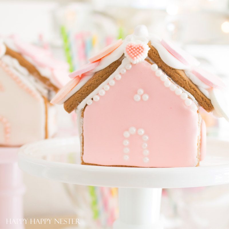 Need some gingerbread house ideas? This fun Valentine's Day Craft is so adorable. Make one or a few to create a village with this mini-gingerbread house kit. | Gingerbread House Kits | Perfect Icing | Gingerbread Tutorial | How to put together a gingerbread house | Gingerbread house themes | crafts | diy