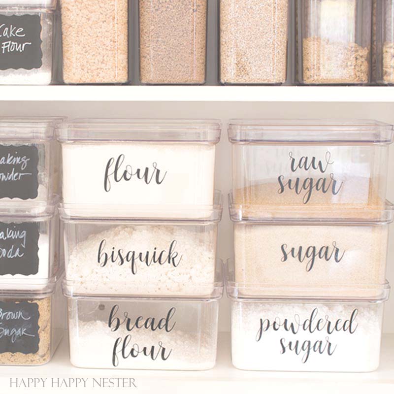 Organizing Kitchen Labels that make any kitchen pantry beautiful. Add them to any container. Easy DIY that anyone can create. Your kitchen will be instantly organized and beautiful. Make sure to try this great labels for all your kitchen containers.