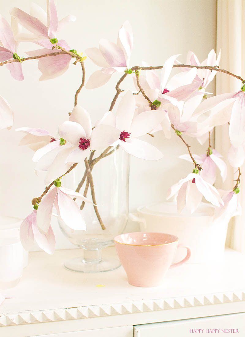A magnolia paper flower tutorial you won't want to miss. I made this flower out of watercolor flower petals and added them to a tree branch, and you have lifelike flowers that you can make from paper. #DIY | #paperflowers | #crafts | #fauxflowers