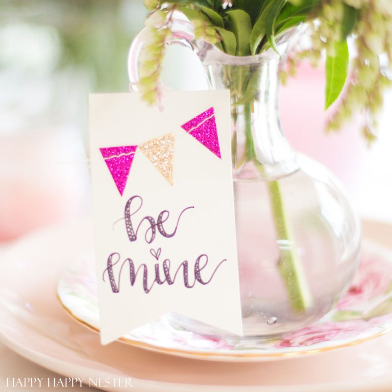 I have rounded up10 Valentine's Day Table Decorations for you. So many different ideas that you'll find one that you'll want to recreate! #DIY #crafts #Valentines Day #flowers #holidays #valentinesdayideas #holidaytables #valentinesdaytabledecor #valentinesdaytable #decor