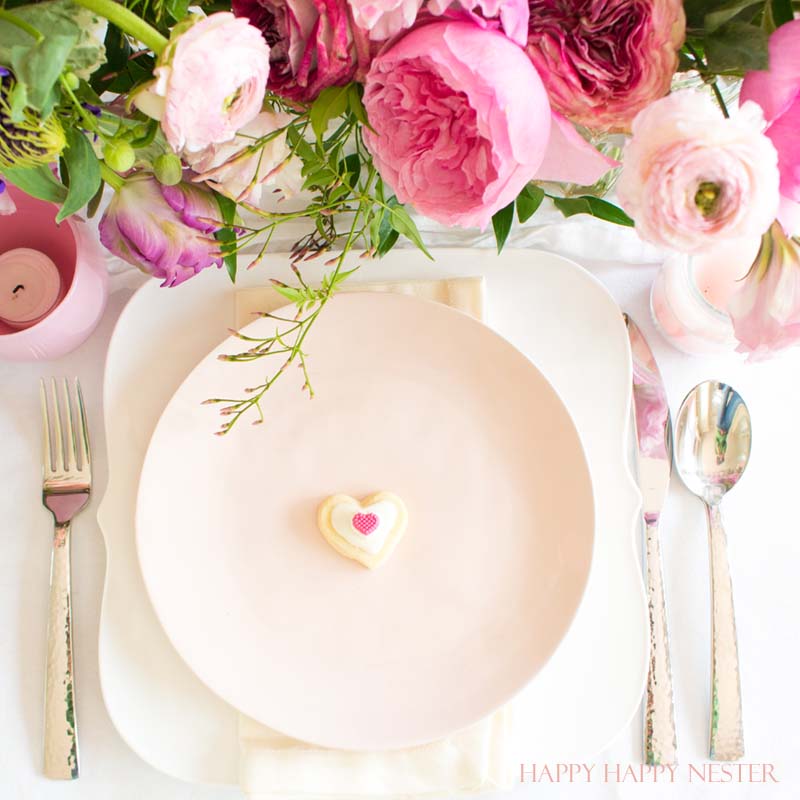 I have rounded up10 Valentine's Day Table Decorations for you. So many different ideas that you'll find one that you'll want to recreate! #DIY #crafts #Valentines Day #flowers #holidays #valentinesdayideas #holidaytables #valentinesdaytabledecor #valentinesdaytable #decor