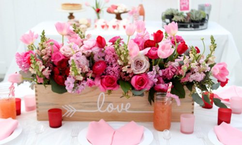 I have rounded up10 Valentine's Day Table Decorations for you. So many different ideas that you'll find one that you'll want to recreate! #DIY #crafts #Valentines Day #flowers #holidays #valentinesdayideas #holidaytables #valentinesdaytabledecor #valentinesdaytable #decor