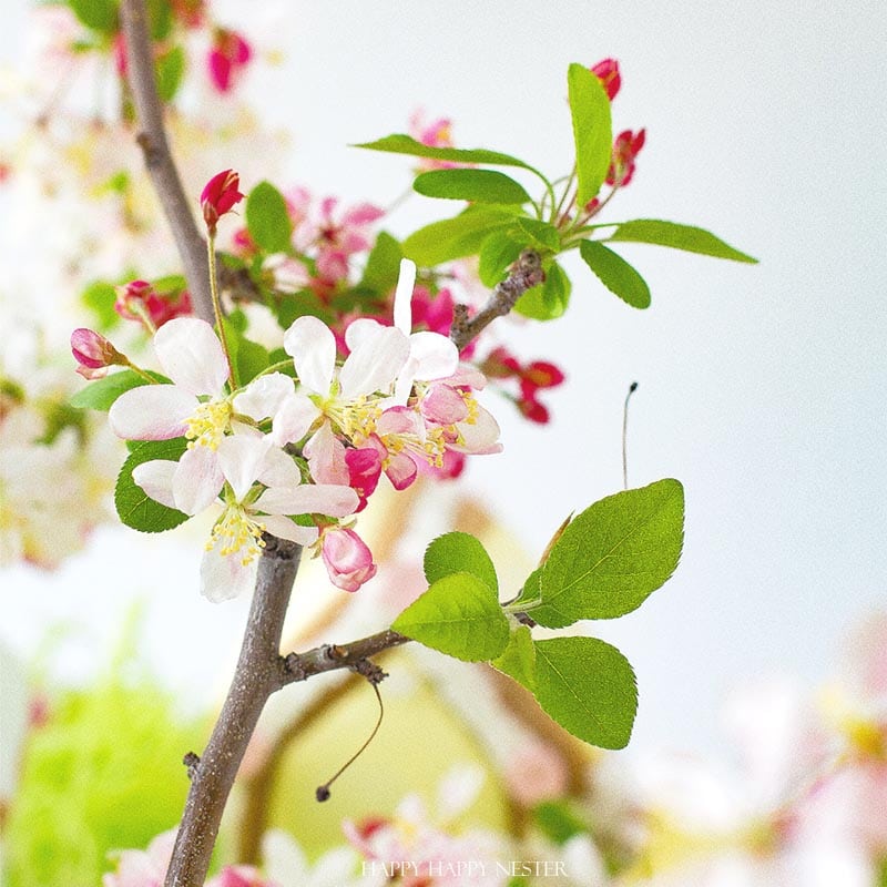 These adorable Easter Houses are perfect for spring. Make them from the mini-gingerbread kit, and you'll love this easy project. Place them on a cake stand and use them on your Easter or Spring table. Decorate them with icing and fun candies. You and your family will love this project. #spring #easter #diy #crafts