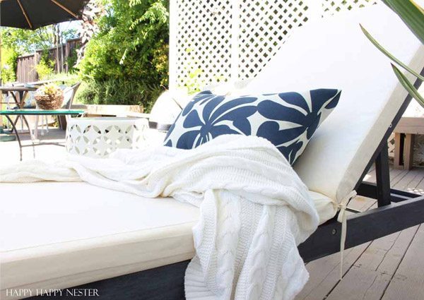 During the winter months, it is a great time to search blogs and Pinterest for outdoor patio ideas. Get a jump start and start planning your outdoor space for the summer. Here is a patio from a Better Homes and Garden blogger that I know you'll love. #outdoorpatioideas #outdoorliving #garden #summerpatio #diy #decorate