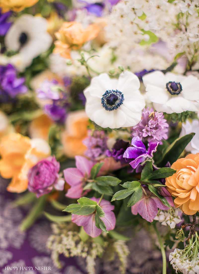 Take your spring table setting outdoors and add some gorgeous flower centerpieces to create a memorable setting. With my step by step way to build your table, you can have a lovely outdoor table ready for entertaining. #diy #tabledecor #tablescape #springdecor #springtable #springtablesetting #flowercenterpieces