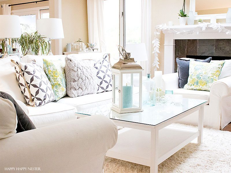 My coastal spring tour is one of my favorite ways of decorating. And this year, I love all the Pottery Barn style beach elements. It is fresh and sunny and goes perfectly in my California style home. Charcoal, white and aqua make a stunning combination of colors. #coastalspring #potterybarn #beachhome #beachdecor #decor