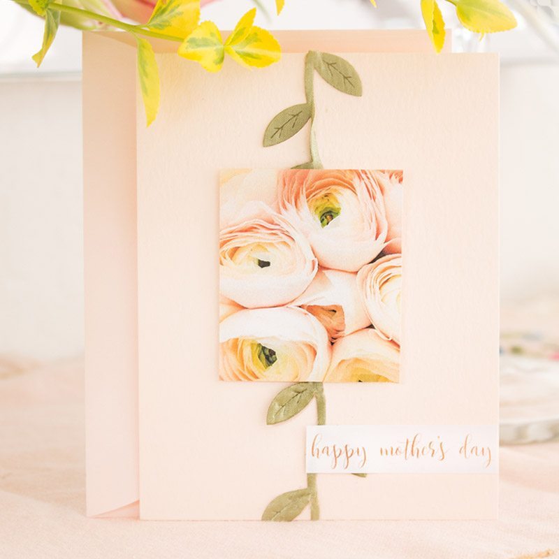 This is a beautiful and easy Mother's Day Free Printable card that you can make in minutes. You'll love this card and how handcrafted it appears. Your mom will love receiving a handmade card from you. #DIY #craft #crafts #cardmaking #papercraft #papercrafts #freeprintable. #freecard #freeimage #mothersday #holiday