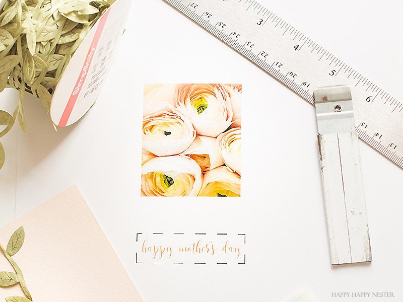 This is a beautiful and easy Mother's Day Free Printable card that you can make in minutes. You'll love this card and how handcrafted it appears. Your mom will love receiving a handmade card from you. #DIY #craft #crafts #cardmaking #papercraft #papercrafts #freeprintable. #freecard #freeimage #mothersday #holiday 