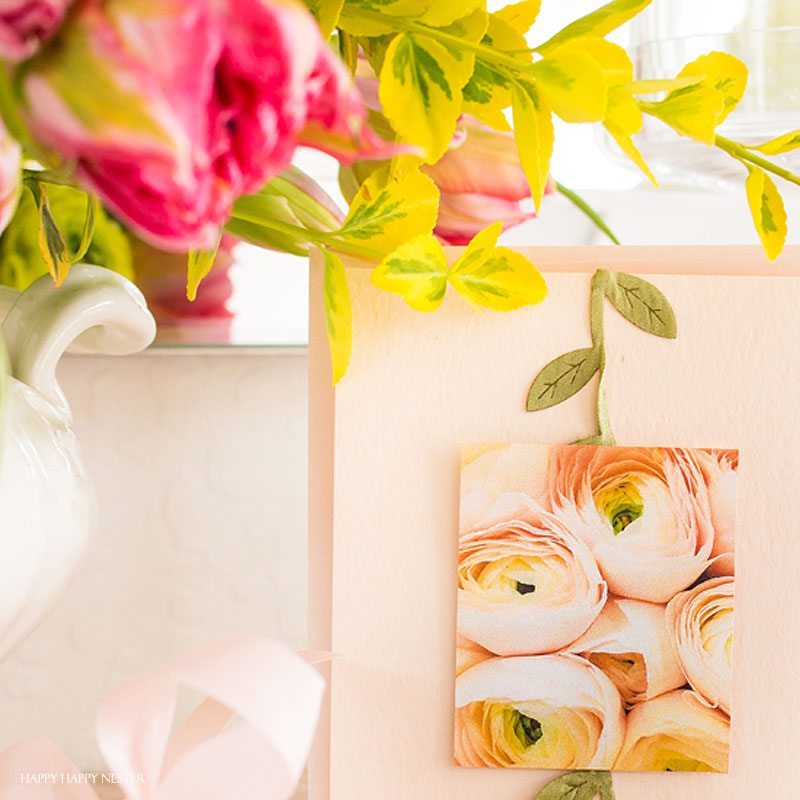 This is a beautiful and easy Mother's Day Free Printable card that you can make in minutes. You'll love this card and how handcrafted it appears. Your mom will love receiving a handmade card from you. #DIY #craft #crafts #cardmaking #papercraft #papercrafts #freeprintable. #freecard #freeimage #mothersday #holiday 