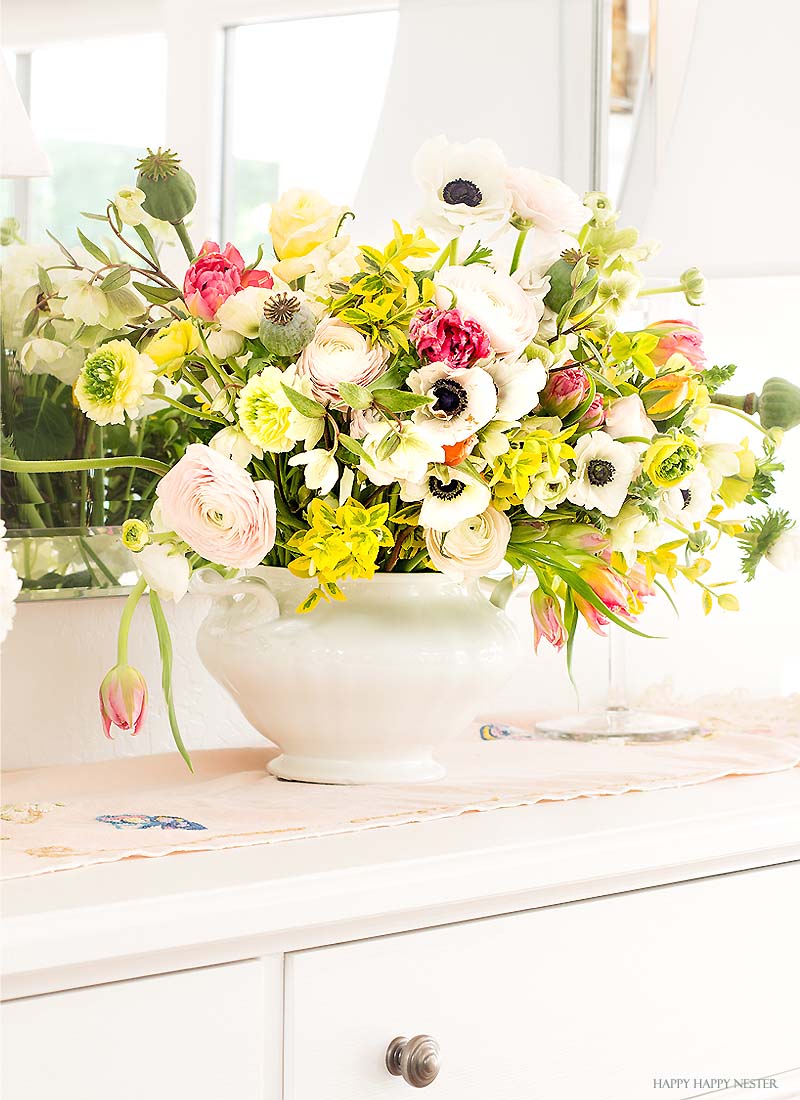 There is nothing as pretty as fresh flowers to add coziness to a home. How to Hygge for Spring with Flowers is essential after enduring a long winter. Spring flowers add coziness to any home. Flowers always create a lovely homey atmosphere, and they immediately welcome people with a beautiful embrace. Hygge | Hygge Home | Spring Decor | Spring Flowers | Floral Bouquets | Flowers | Spring