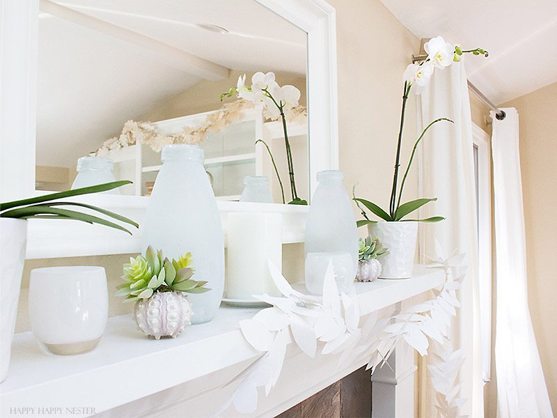 My coastal spring tour is one of my favorite ways of decorating. And this year, I love all the Pottery Barn style beach elements. It is fresh and sunny and goes perfectly in my California style home. Charcoal, white and aqua make a stunning combination of colors. #coastalspring #potterybarn #beachhome #beachdecor #decor