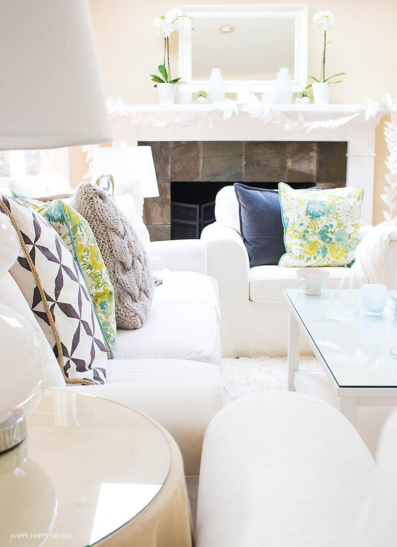 My coastal spring tour is one of my favorite ways of decorating. And this year, I love all the Pottery Barn style beach elements. It is fresh and sunny and goes perfectly in my California style home. Charcoal, white and aqua make a stunning combination of colors. #coastalspring #potterybarn #beachhome #beachdecor #decor