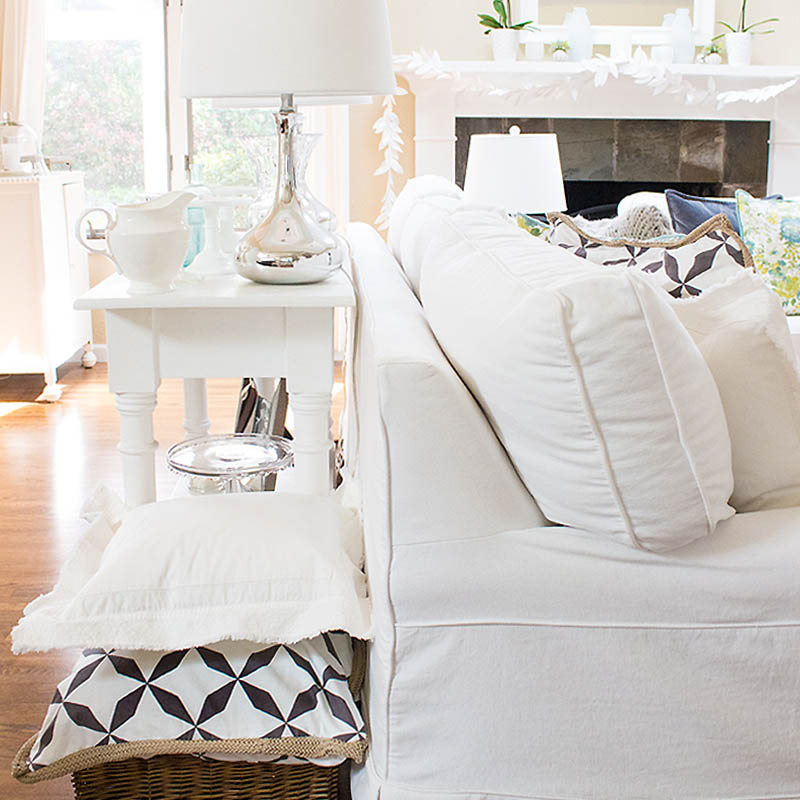 My coastal spring tour is one of my favorite ways of decorating. And this year, I love all the Pottery Barn style beach elements. It is fresh and sunny and goes perfectly in my California style home. Charcoal, white and aqua make a stunning combination of colors. #coastalspring #potterybarn #beachhome #beachdecor #decor