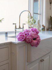 Peonies season is here, so don't miss out this spring. Just add only peonies to a vase and your peonies bouquet will be stunning. You don't have to visit a flower market, and peonies are for sale at your local grocery store. #peonies #pinkpeonies #peonybouquet #springflowers #flowers #pinkflowers #homedecor #spring