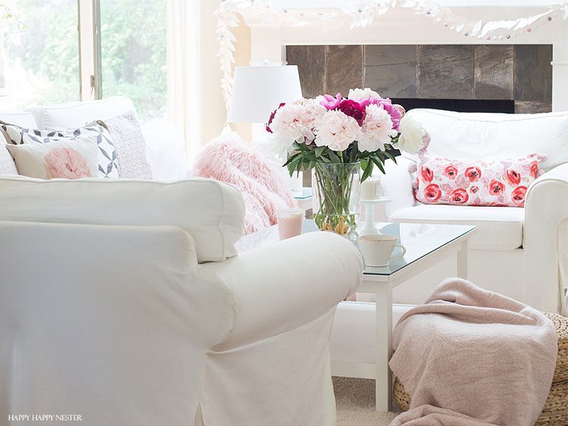 Frequently add a splash of living room color to freshen up your home. Here are 5 simple tips to an easy change. Pink and white are fun living room color combinations that celebrate spring and summer. See, how easy you can transform your decor. #pink #pinkdecor #decorating #summerpink #roomcolor #color