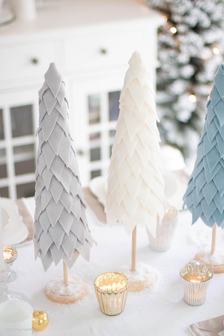 If you need some ideas this Christmas for decorating your dining room then check out this round-up of Christmas table decor. These styles range from winter white to vintage pink table decor. Lots of Christmas table ideas and some fun holiday crafts included. #christmastable #christmasdecorating #holidaydecorating