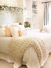 9 Simple Ways to Add Holiday Cheer to a Bedroom