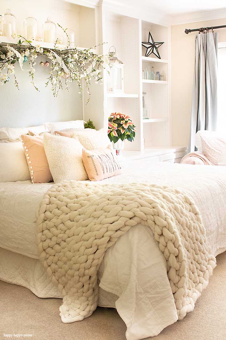 How to Hand Knit a Pillow »