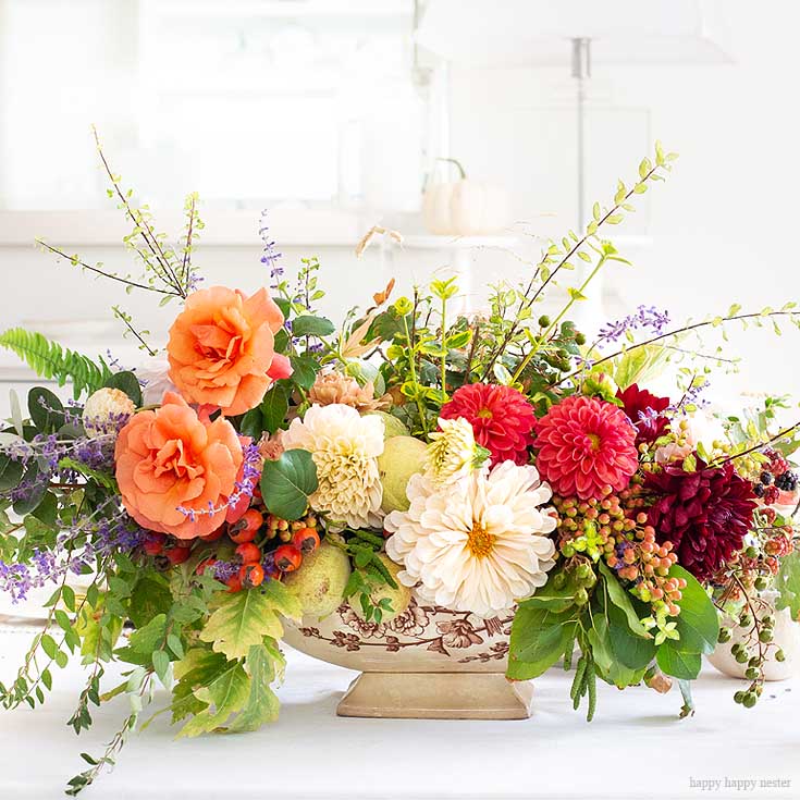 This DIY Foraged Flower Arrangement is easy and inexpensive to make. With only a few flowers from my garden and a vintage tureen, I have the prettiest arrangement for under $10. Learn the tricks on creating a beautiful flower arrangement from your yard. Flowers | Flower Arrangements | Foraged Flower| Wedding Flowers