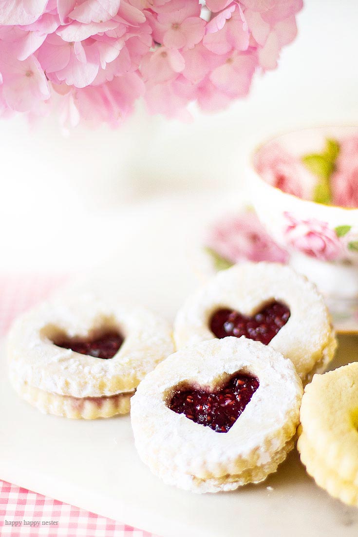 Make these yummy cookies! This Raspberry Filled Valentine's Heart Cookie Recipe is the perfect dessert for a dinner or a party. Give them away as a Valentine's Day gift for a friend. Sprinkle them with powdered sugar for an extra-amazing sugar cookie. Cookie | Baking | Valentine's Day Treats | Cookie Recipe | Raspberry Filled Cookies