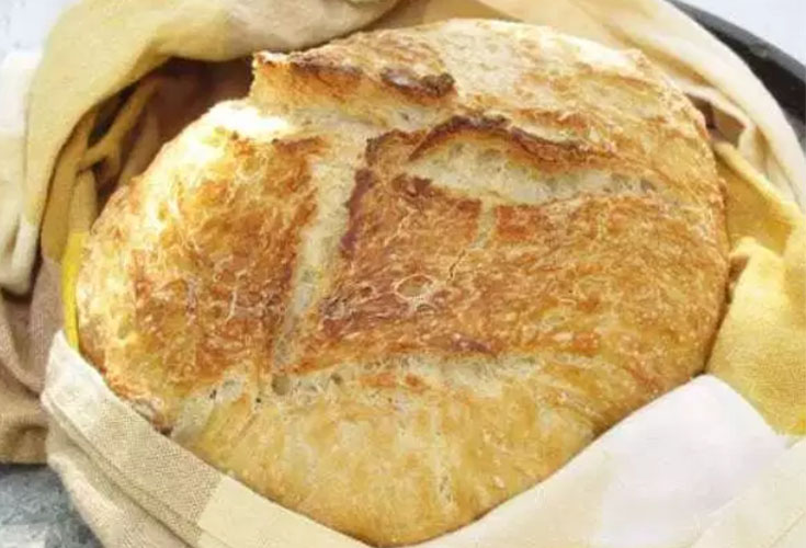 The Best No-Knead Bread Recipe. These are the 7 Best Muffin and Bread Recipes among my blogger friends. We round up all our favorite family recipes which are tried and tested. From the best cornbread, easy no-knead bread to banana muffins, you'll for sure find some great recipes. #baking #muffins #breads #quickbreads #recipes #cornbread #bestbreads 