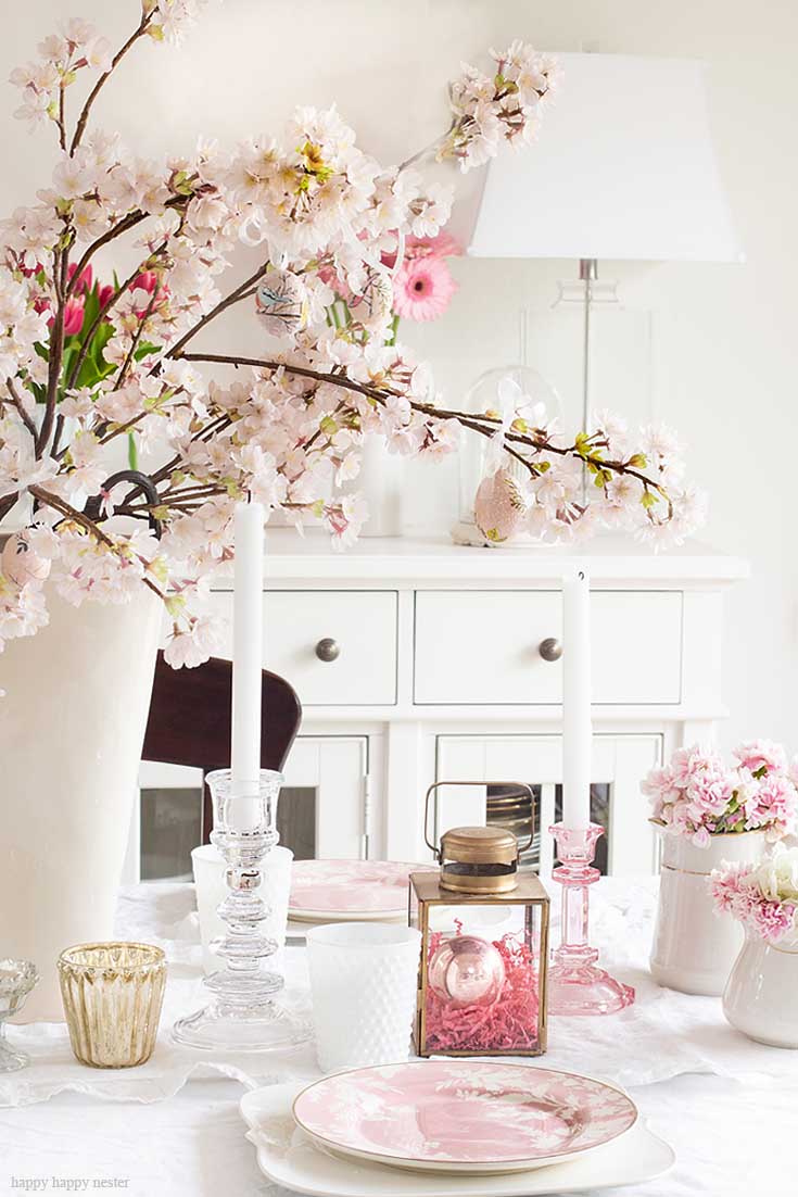 The best way to say goodbye to winter is a Pretty Pink Spring Home Tour. I love how happy the color pink is, and it is so pretty in our living room, entry and dining room. Adding fresh flowers brightens a home and welcomes family and friends with a warm embrace. #decorating #springdecor #springtour #pinkdecor #hometour