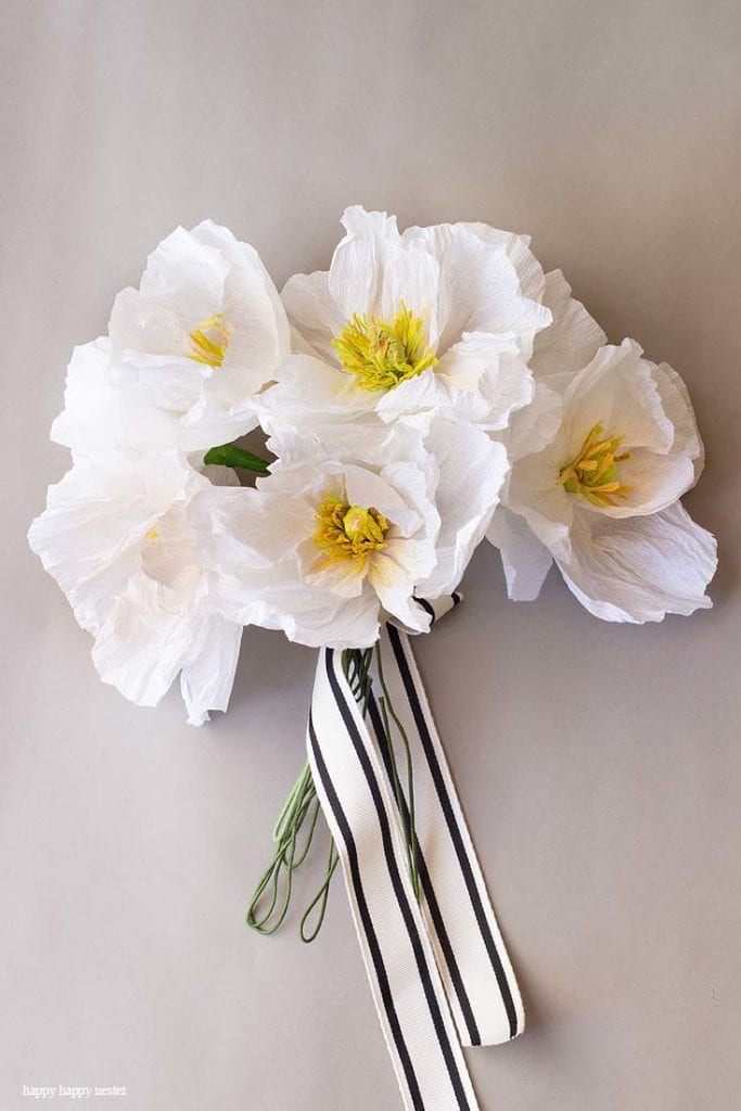 How to Make Crepe Paper Flowers is an easy tutorial that will walk you through step by step. These Icelandic Poppies are beautiful as a bouquet in a vase or as a wedding bouquet. They are easy paper flowers to make. #paperflowers #crepepaper #paperprojects #crepepaperflowers #paperflowerstutorial #papercrafts #paperdiy