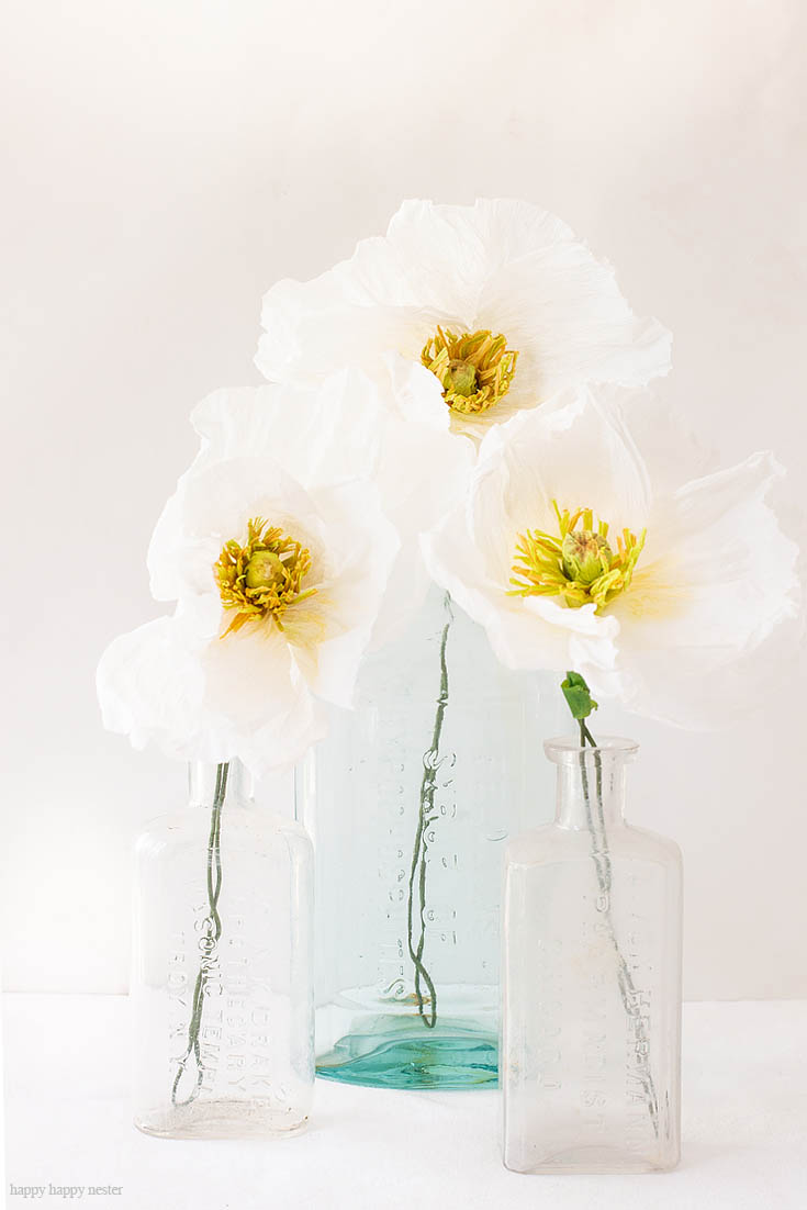 The Best Crepe Paper Flower Tutorial. How to Make Crepe Paper Flowers is an easy tutorial that will walk you through step by step. These Icelandic Poppies are beautiful as a bouquet in a vase or as a wedding bouquet. They are easy paper flowers to make. #paperflowers #crepepaper #paperprojects #crepepaperflowers #paperflowerstutorial #papercrafts #paperdiy