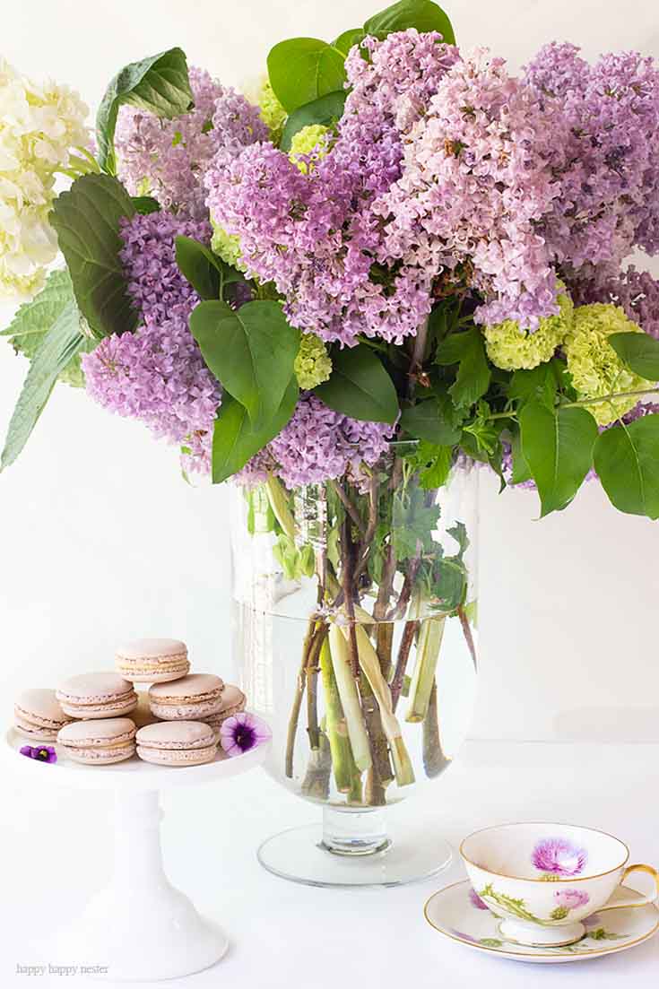 Spring table ideas. It doesn't take much to create a Beautiful Spring Table with Fresh Flowers. This spring table with fresh lilacs and other garden flowers is so easy to create. No need to spend much to style a fabulous spring table. #springtable #flowerbouquet #freshflowers #lilacs #lavendertable #decoratingwithlilacs #purplelilacs