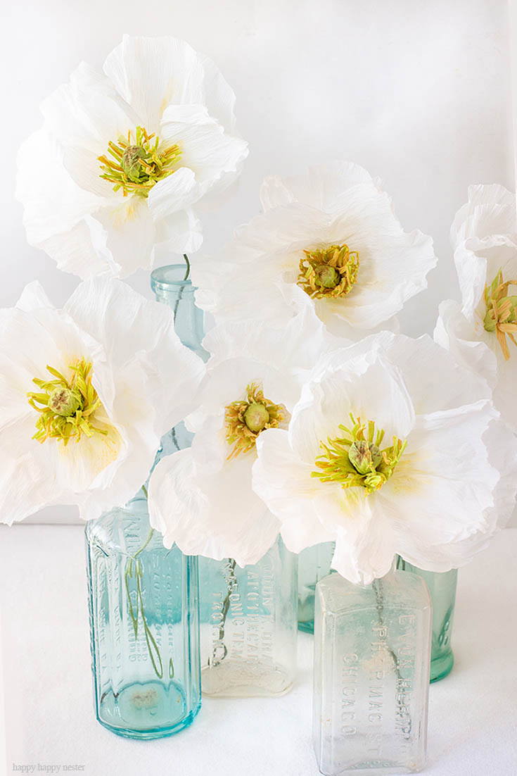How to Make Crepe Paper Flowers is an easy tutorial that will walk you through step by step. These Icelandic Poppies are beautiful as a bouquet in a vase or as a wedding bouquet. They are easy paper flowers to make. #paperflowers #crepepaper #paperprojects #crepepaperflowers #paperflowerstutorial #papercrafts #paperdiy