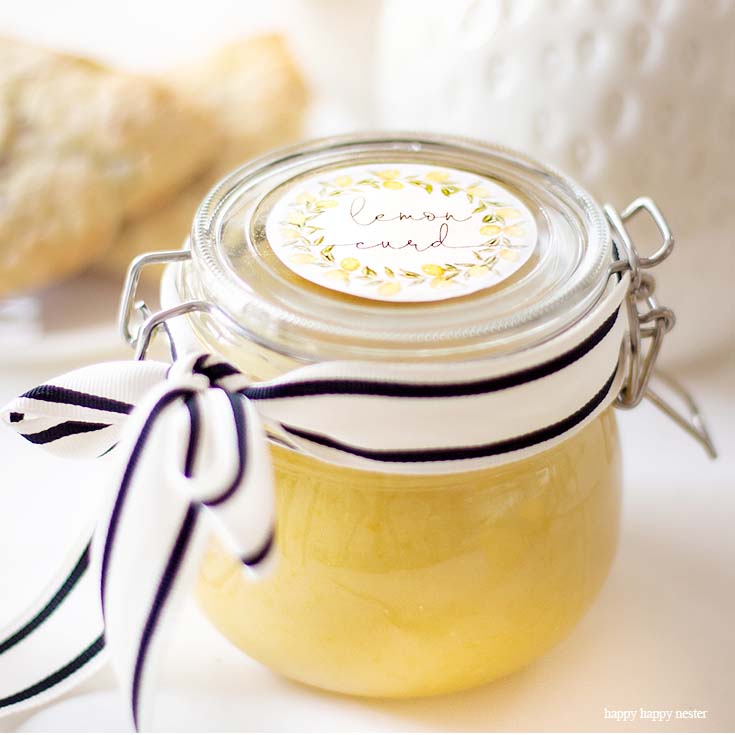 This adorable label is a free printable. There is nothing better than fresh Homemade Lemon Curd with Printable Labels. Make this lemon curd and give it to friends and family as gifts. Add this cute printable and a pretty jar, and it is the perfect gift. #lemoncurd #baking #englishlemoncurd #printable #labels #freelabels #lemoncurdlabel #lemondessert #recipe