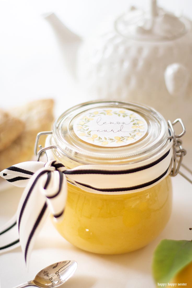 There is nothing better than fresh Homemade Lemon Curd with Printable Labels. Make this lemon curd and give it to friends and family as gifts. Add this cute printable and a pretty jar, and it is the perfect gift. #lemoncurd #baking #englishlemoncurd #printable #labels #freelabels #lemoncurdlabel #lemondessert #recipe