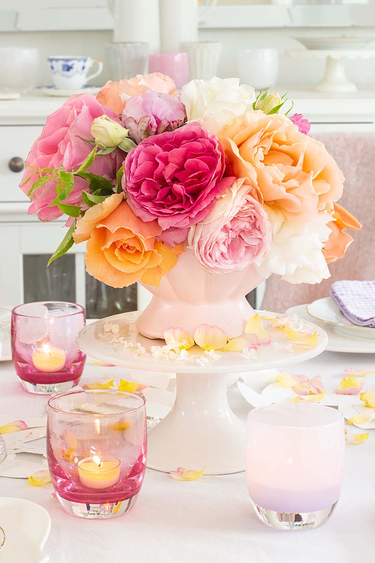 My Casual Table Setting Ideas For Every Day is easy to create if you have just a few items. Find out the elements you need to create a pretty summer table. #summer #summerdining #dining #tablesetting #tabledecor #decorating