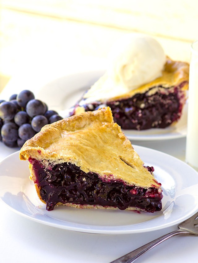Concord Grape Pie is a great alternative to a fresh fruit pie. #pies #baking #piebaking #grapes #concordgrapes #recipes