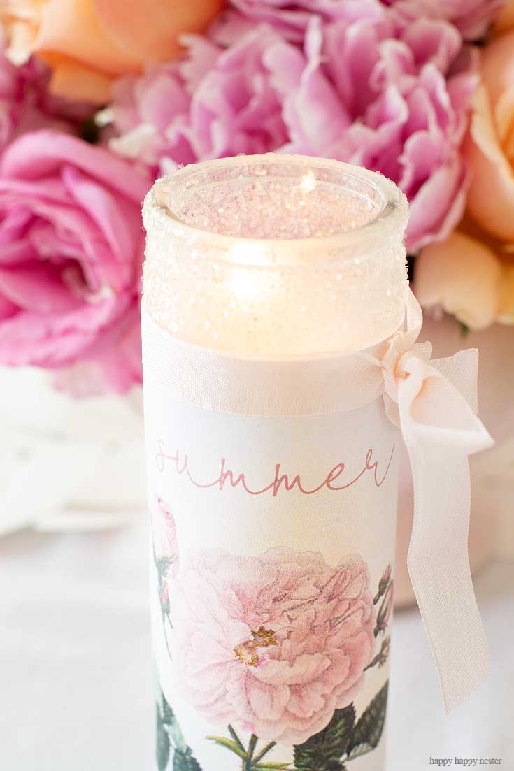 Learn How to Make Your Own Personalized Candles with a supplies and a couple of minutes. This easy candle craft makes the prettiest summer candles! #crafts #candles #diy