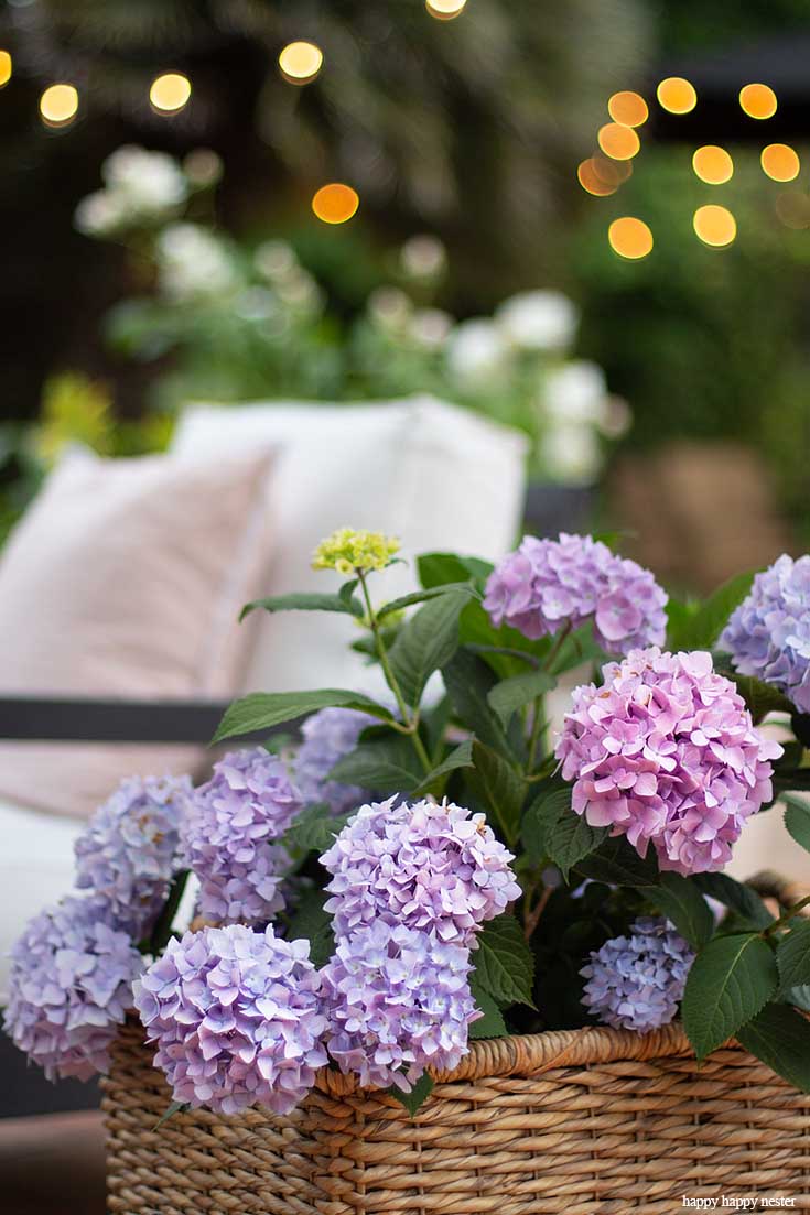 Add pops of flower pots to your outdoor summer space.
