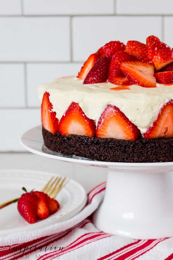 Make This Delicious Strawberry Brownie Cheesecake. #cheesecake #bake #recipe #desserts #dessertrecipe #strawberry